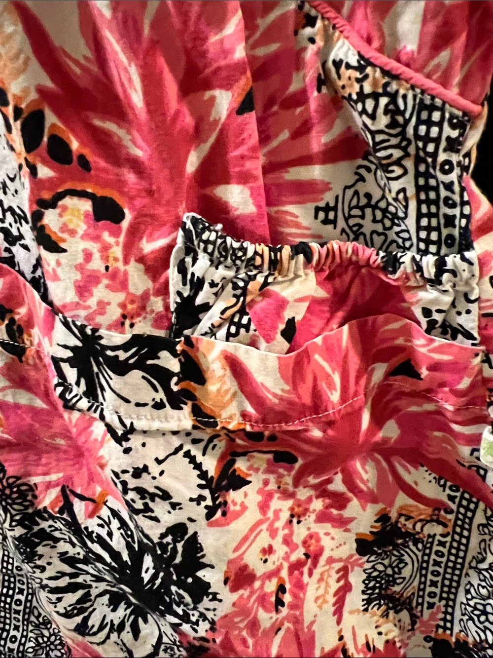 Healing Hands scrub top and Koi pants bundle - Picture 4 of 7